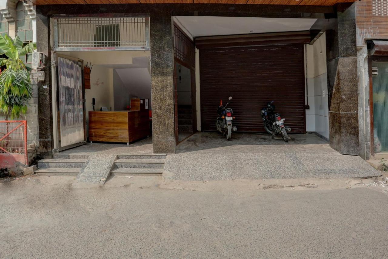 Hotel O Family Deluxe New Delhi Exterior photo