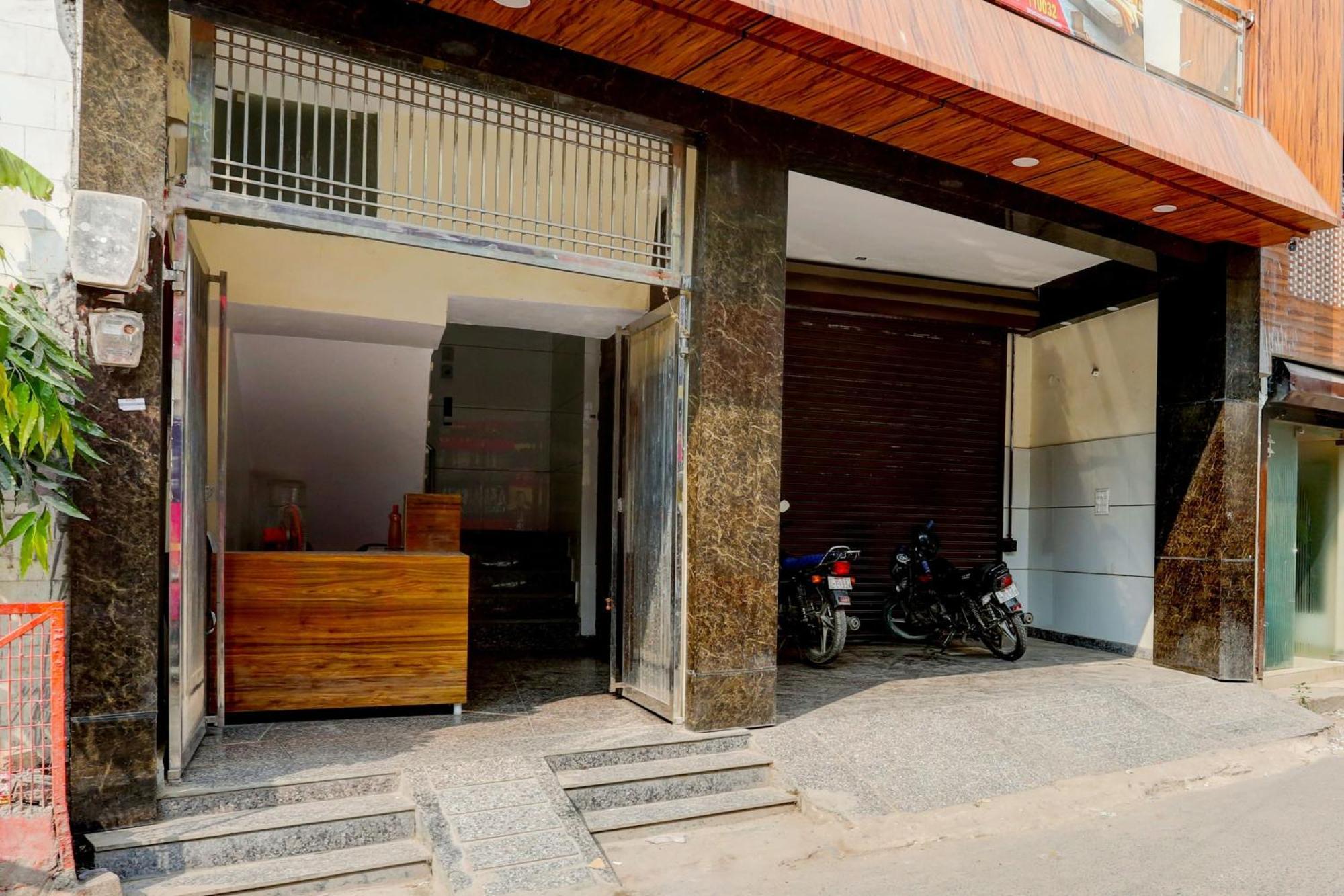 Hotel O Family Deluxe New Delhi Exterior photo